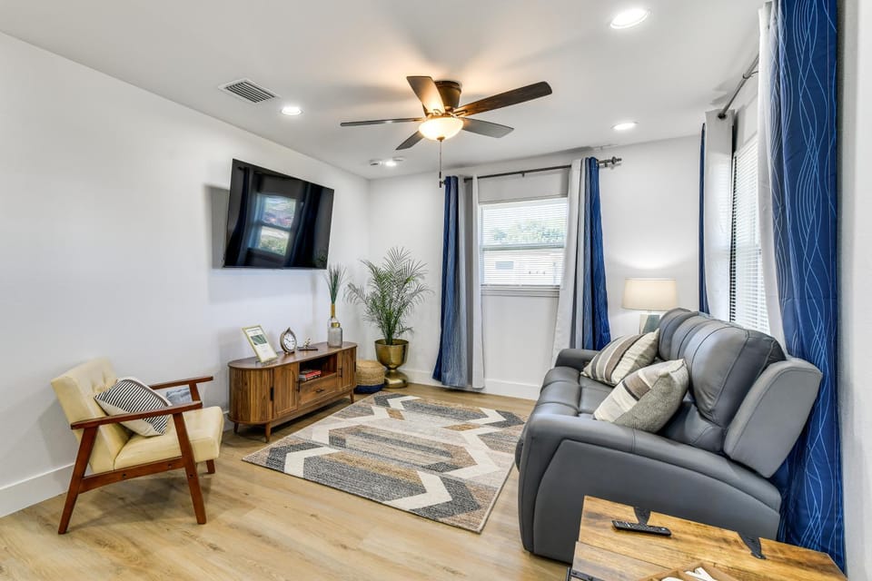 Work & Play in Palmetto! Pet-Friendly Home w/ Yard House in Palmetto