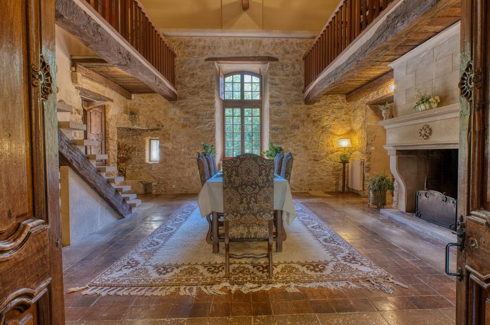 Demeure historique provençale avec Piscine au bord de la Rivière Villa in French Riviera