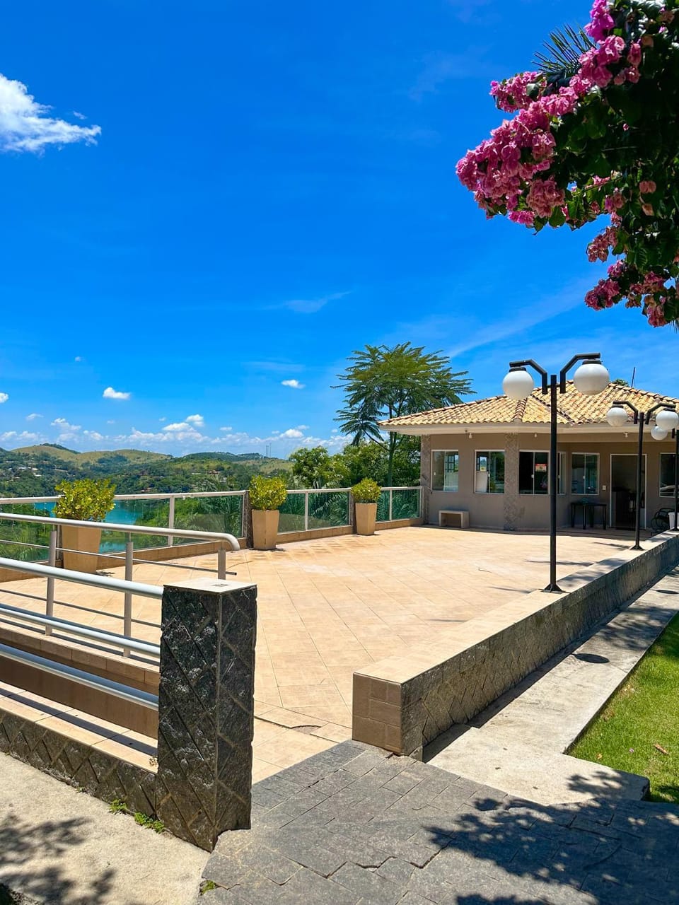 Piscina enorme, lareira e vista surreal da represa House in Sao Jose dos Campos