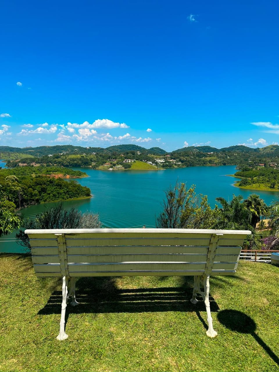 Piscina enorme, lareira e vista surreal da represa House in Sao Jose dos Campos