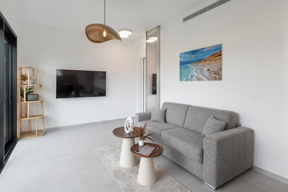 The Bauhaus Terrace with Eclectic 2BR & Sea View Apartment in Tel Aviv-Yafo