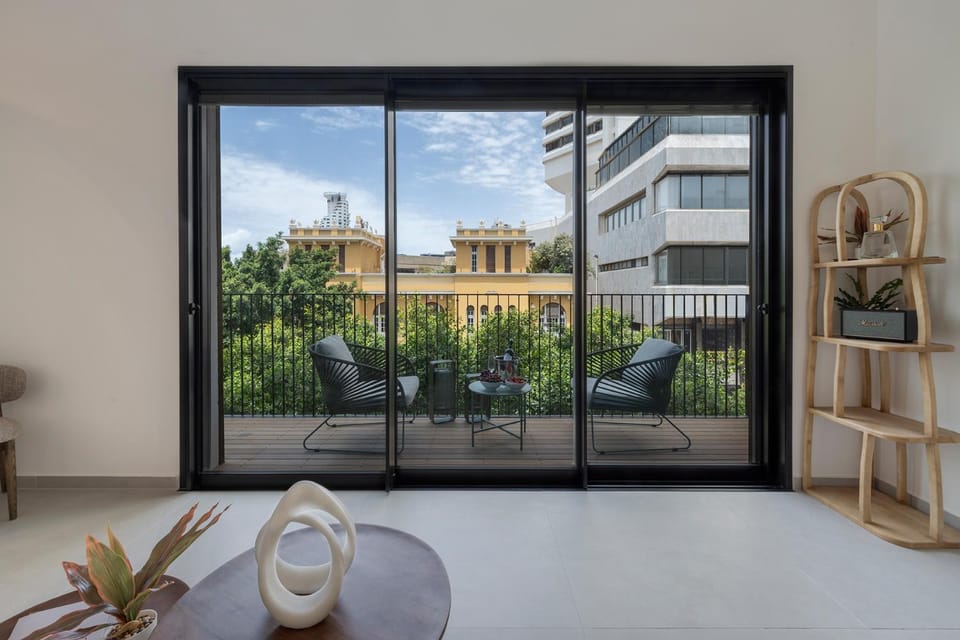 The Bauhaus Terrace with Eclectic 2BR & Sea View Apartment in Tel Aviv-Yafo