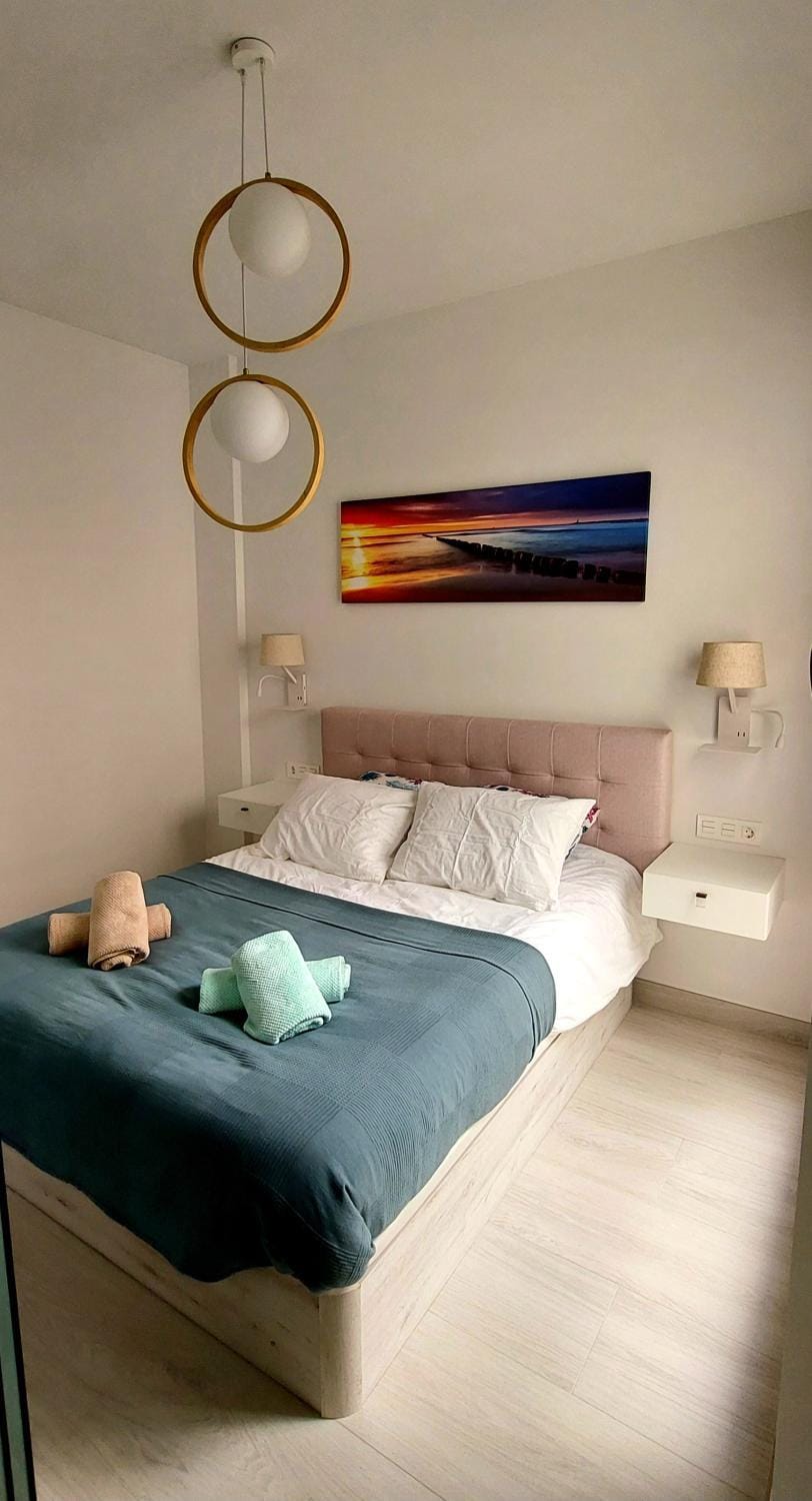 Bed, Photo of the whole room, Bedroom, towels