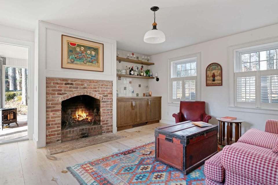 Cardinal Crossing - Stylish & Spacious Hudson Valley Getaway with Heated Saltwater Pool House in Rhinebeck