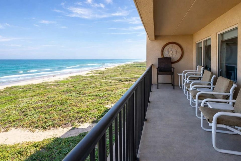 Direct Beachfront Condo-Jacuzzi-Elevator-SPI apts Apartment in South Padre Island