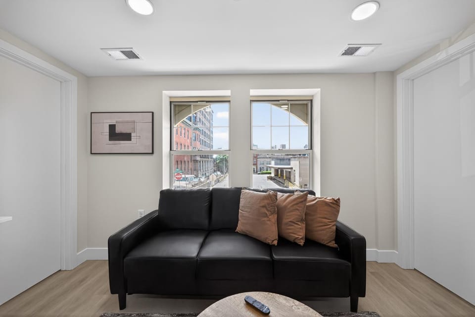 Bright and stylish fully furnished unit Apartment in Reading