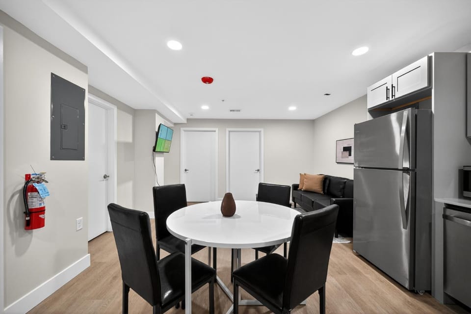 Sleek 2BR apartment in prime location Apartment in Reading