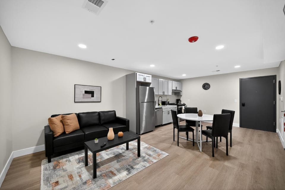 Sleek 2BR apartment in prime location Apartment in Reading