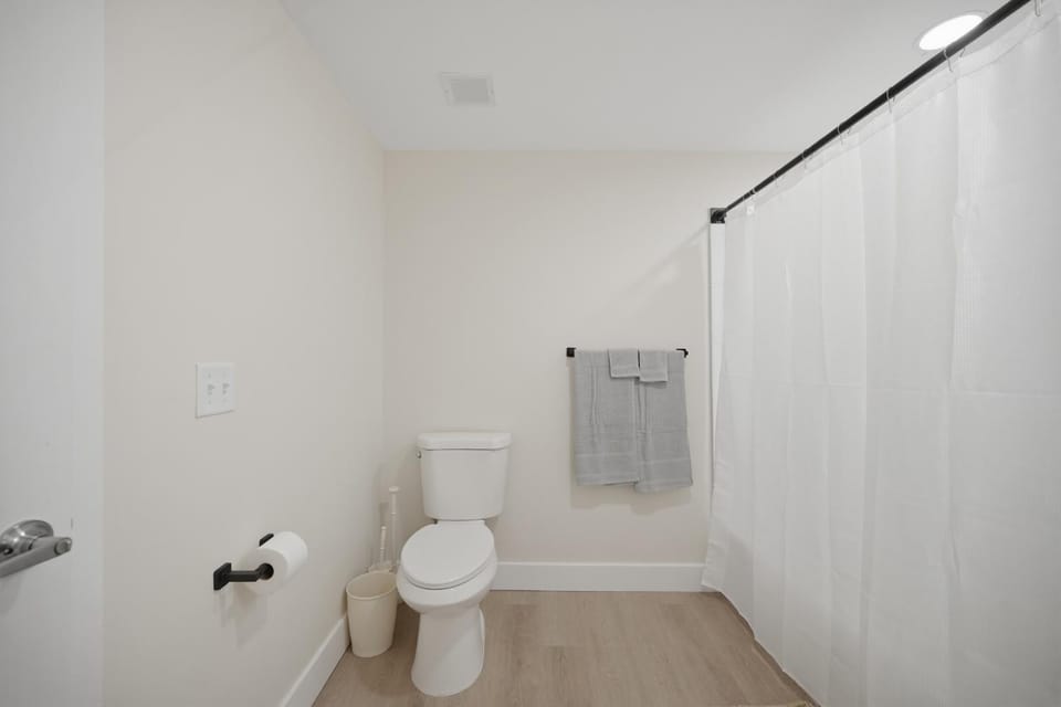 Spacious downtown living with modern finishes Apartment in Reading