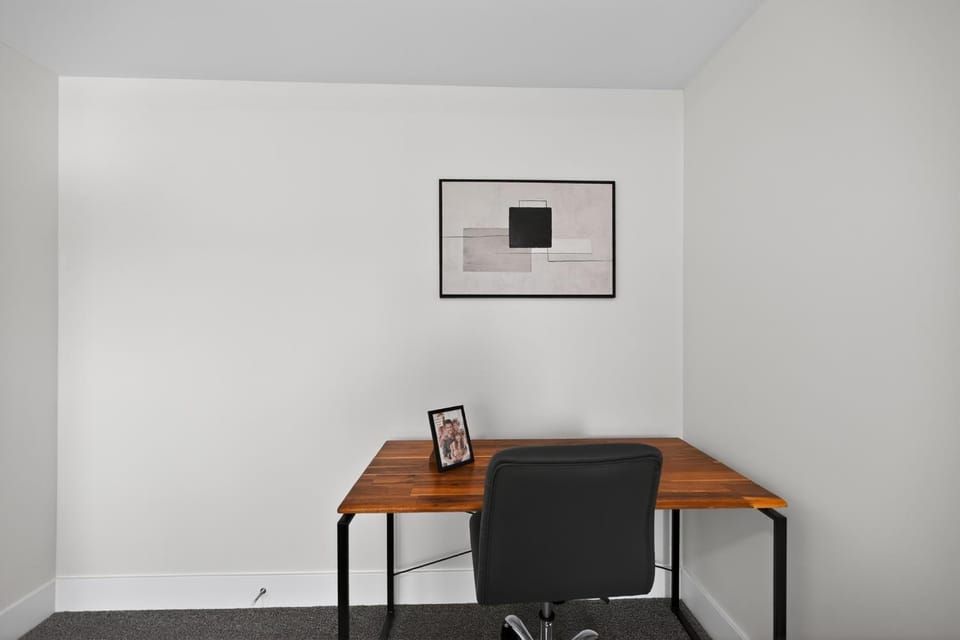 Contemporary 2BR near dining and transit Apartment in Reading