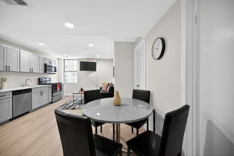Elegant 2BR apartment with updated kitchen Apartment in Reading