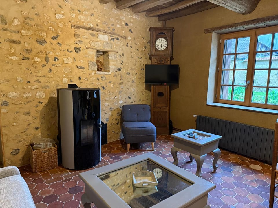Communal lounge/ TV room, TV and multimedia, Living room