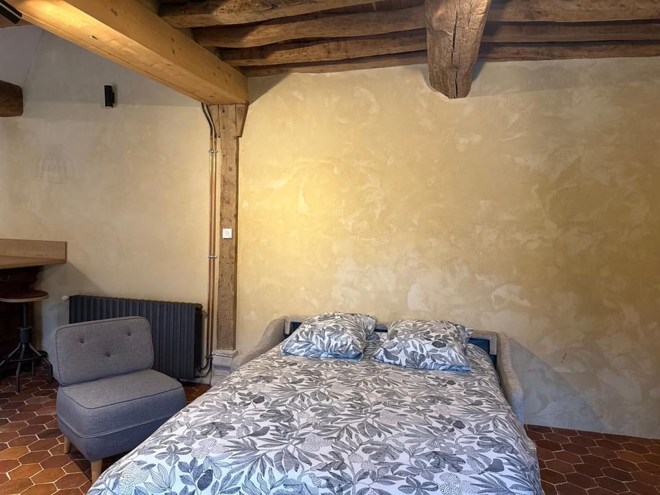 Bed, Living room