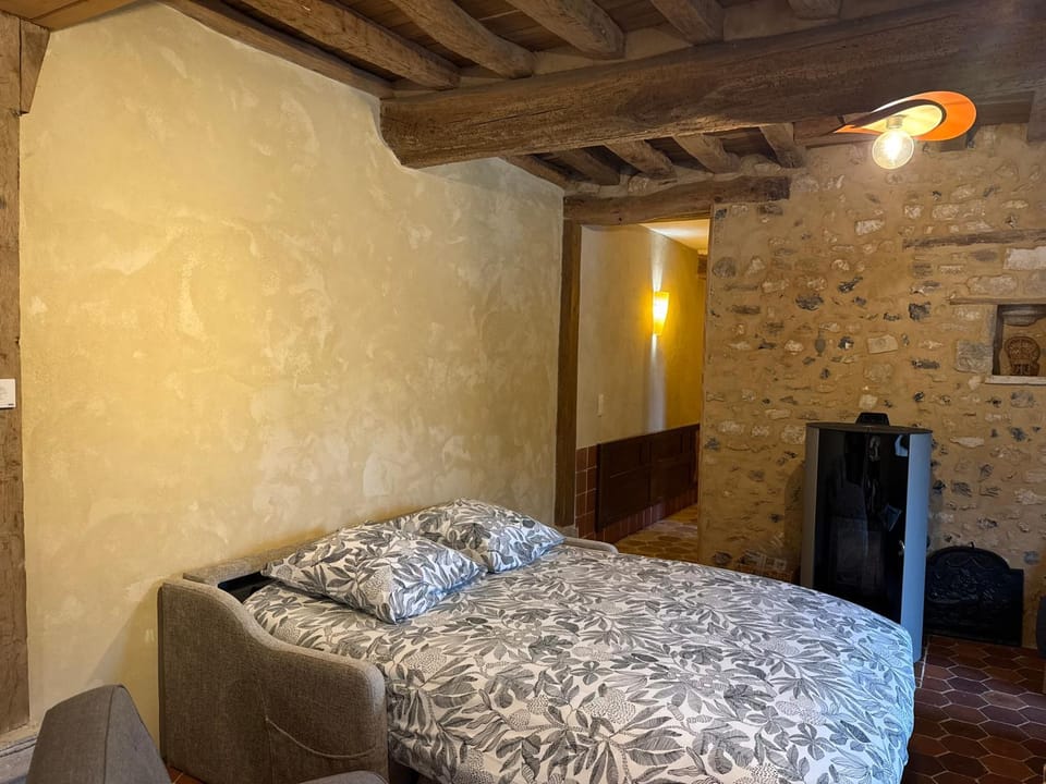 Bed, Living room