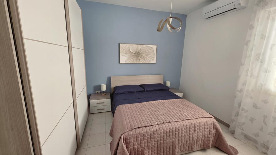 Bedroom, air conditioner