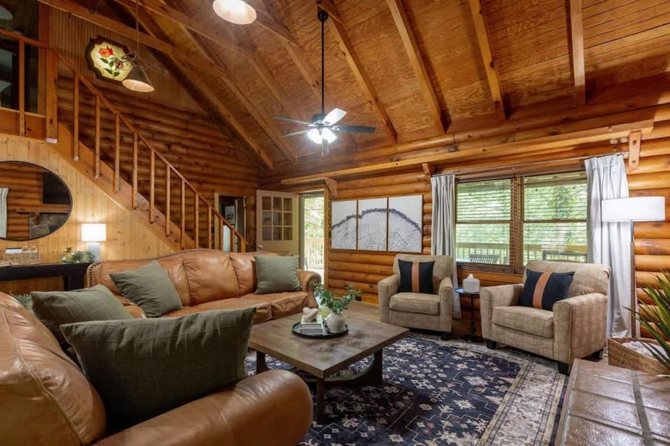 Smoky Mountain Basecamp House in Gatlinburg