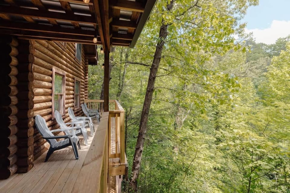 Smoky Mountain Basecamp House in Gatlinburg