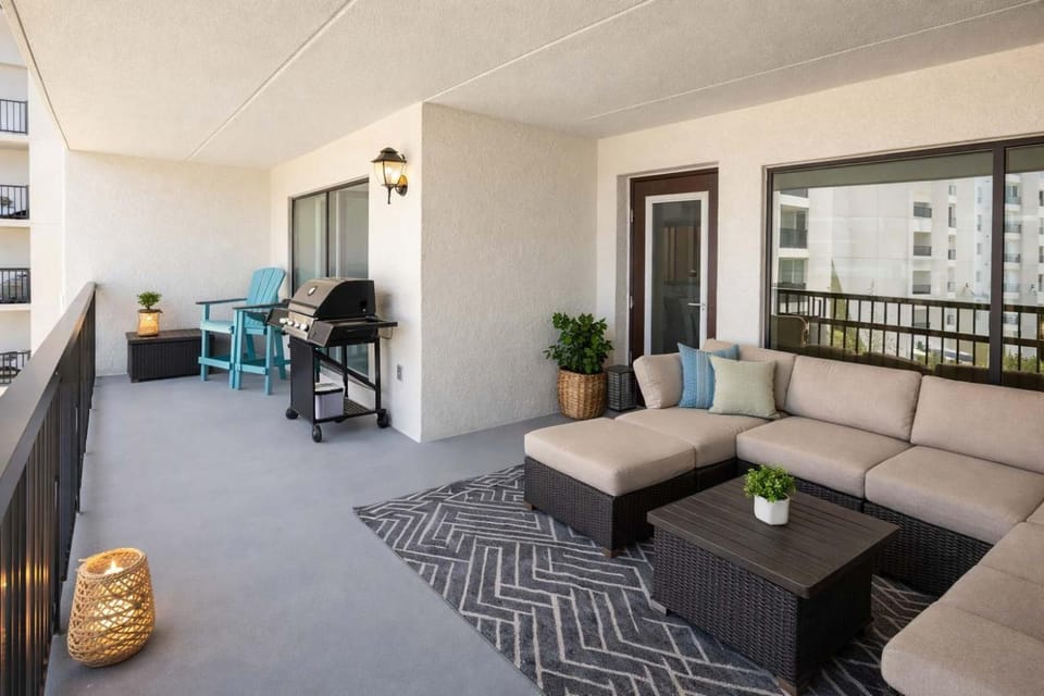 Direct Beachfront 3BR - 3 Pools & 3 Jacuzzis apts Apartment in South Padre Island