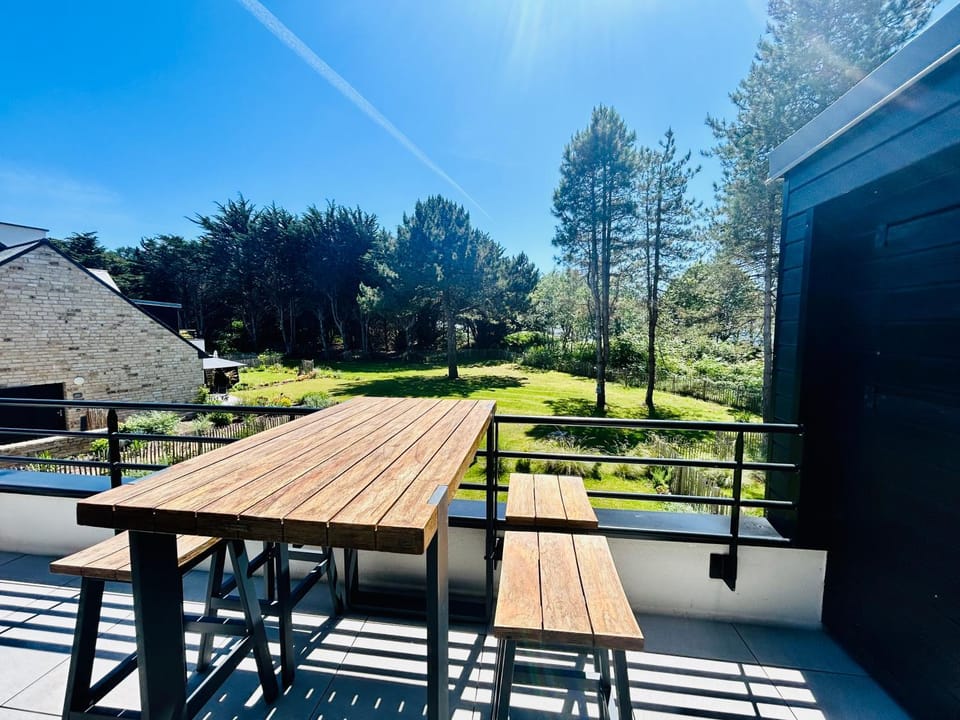 View (from property/room), Balcony/Terrace, Dining area