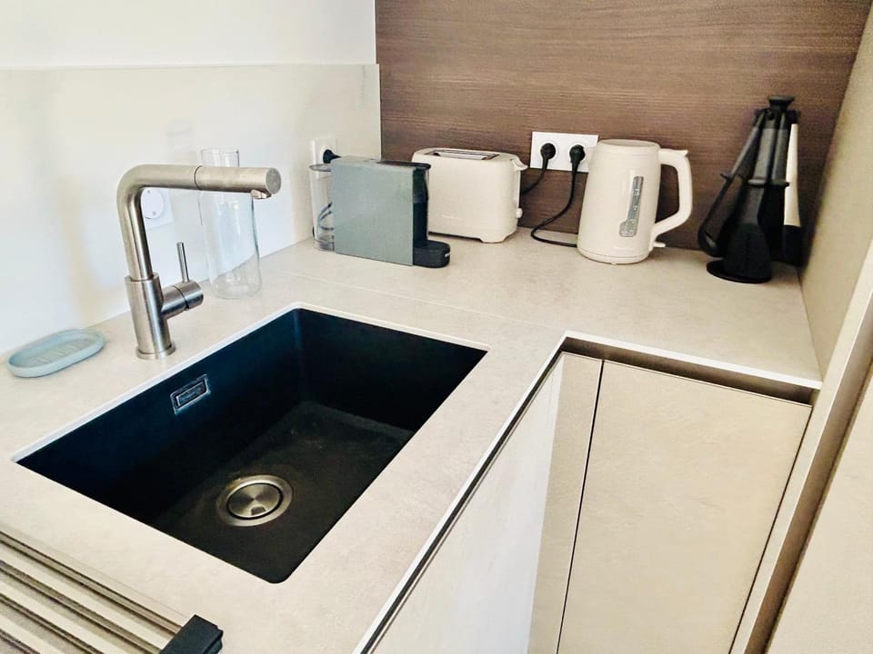 Coffee/tea facilities, toaster, kitchen