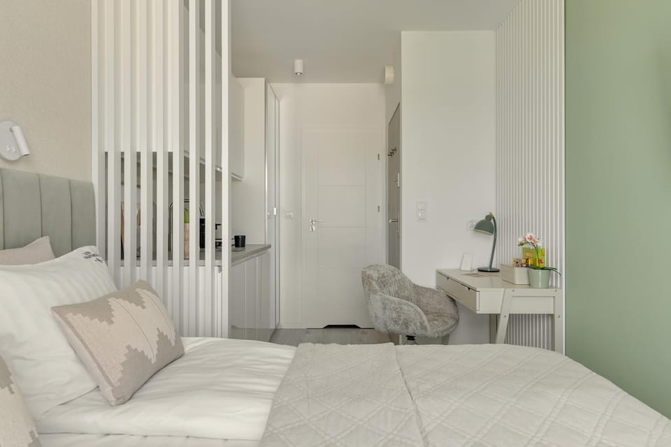 Photo of the whole room, wardrobe