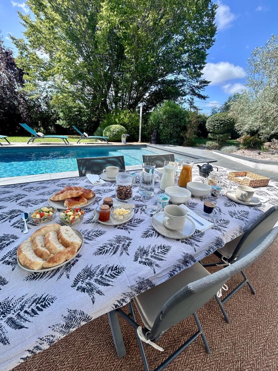 Dining area, Swimming pool, Breakfast