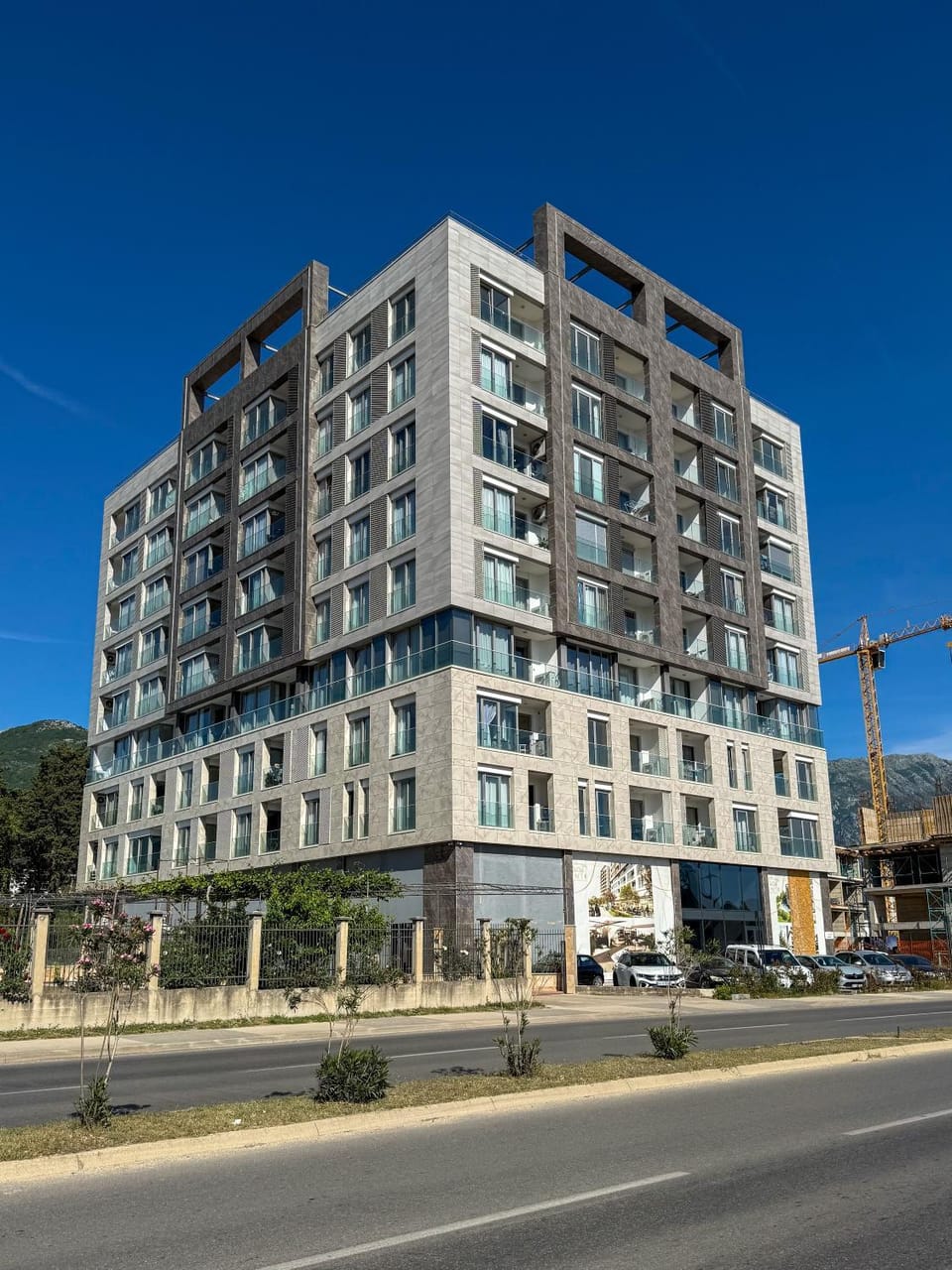 Property building, Neighbourhood, City view, Parking