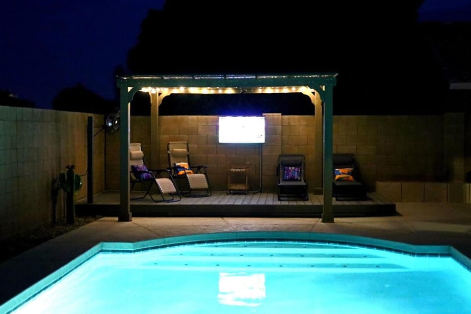 Communal lounge/ TV room, Swimming pool