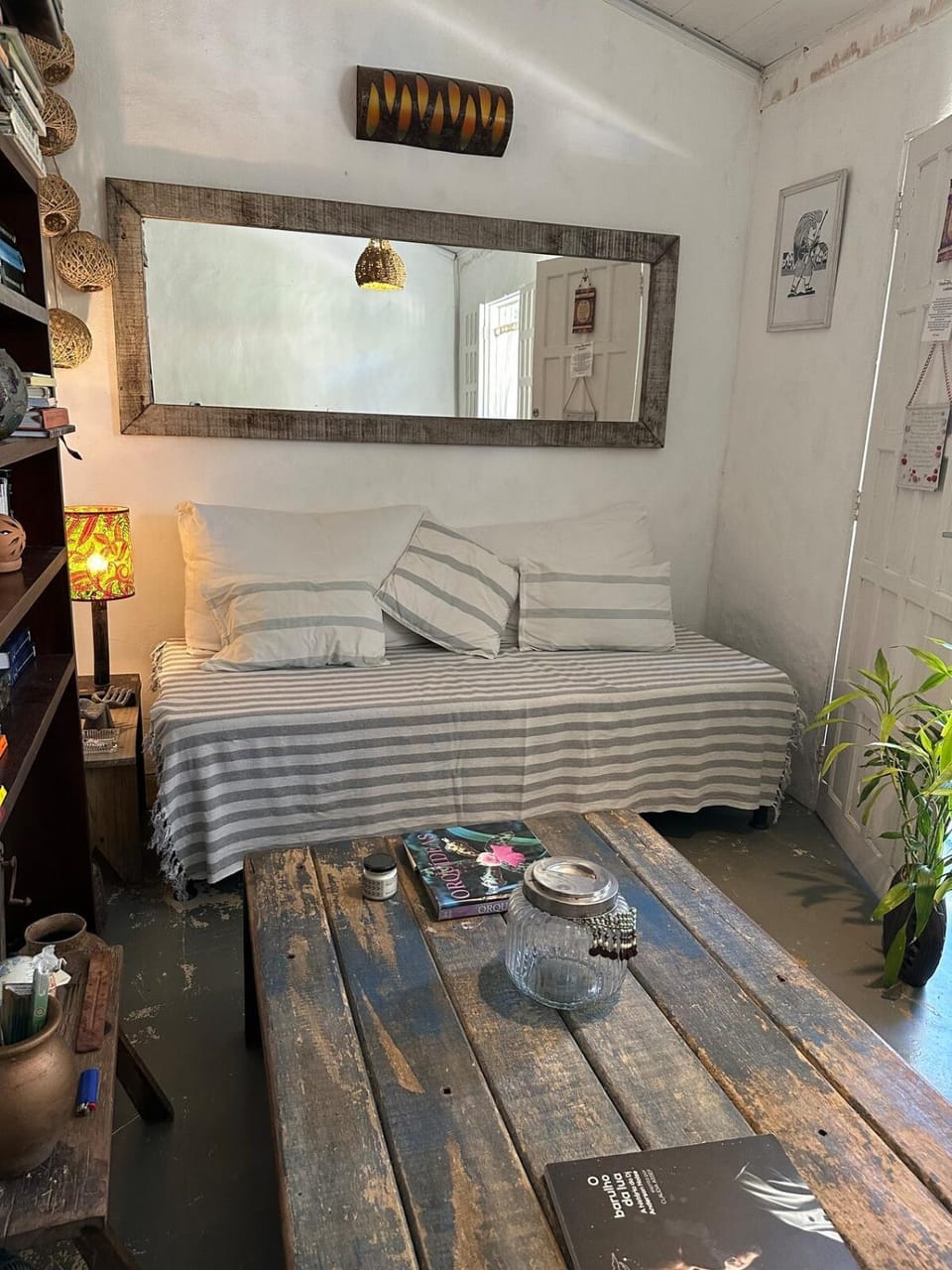 Bed, Living room