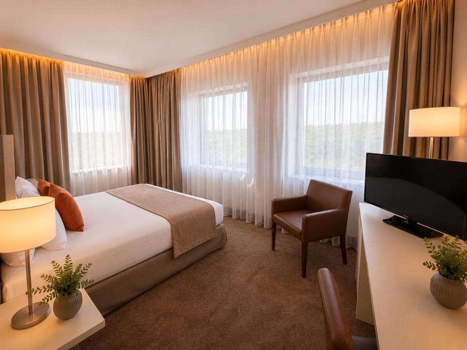 Bed, TV and multimedia, Photo of the whole room