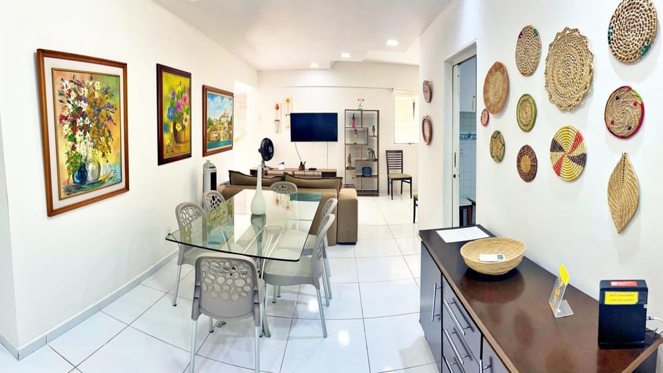 TV and multimedia, Living room, Seating area, Dining area