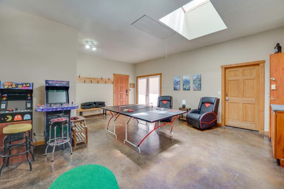 Family Haven w/ Hot Tub! 3 Mi to Angel Fire Resort House in Angel Fire