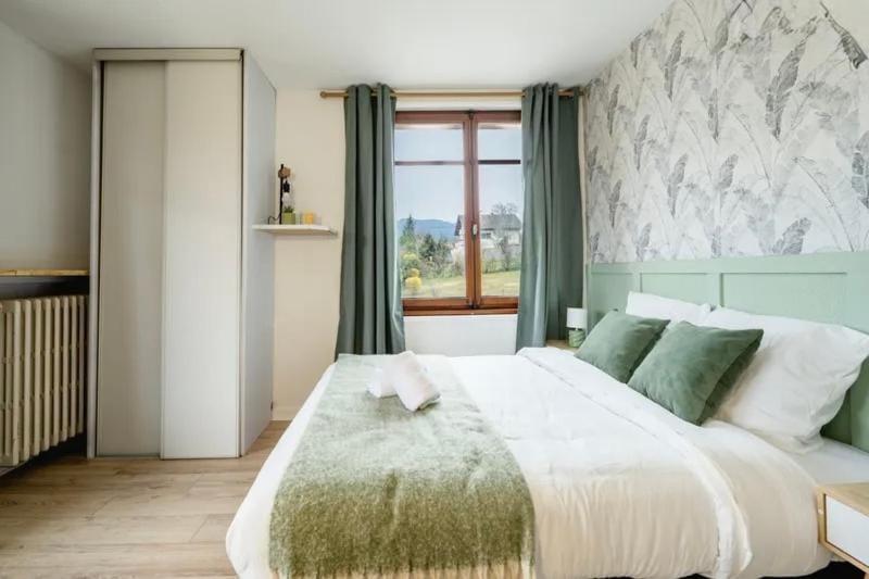 Bed, Photo of the whole room, Bedroom
