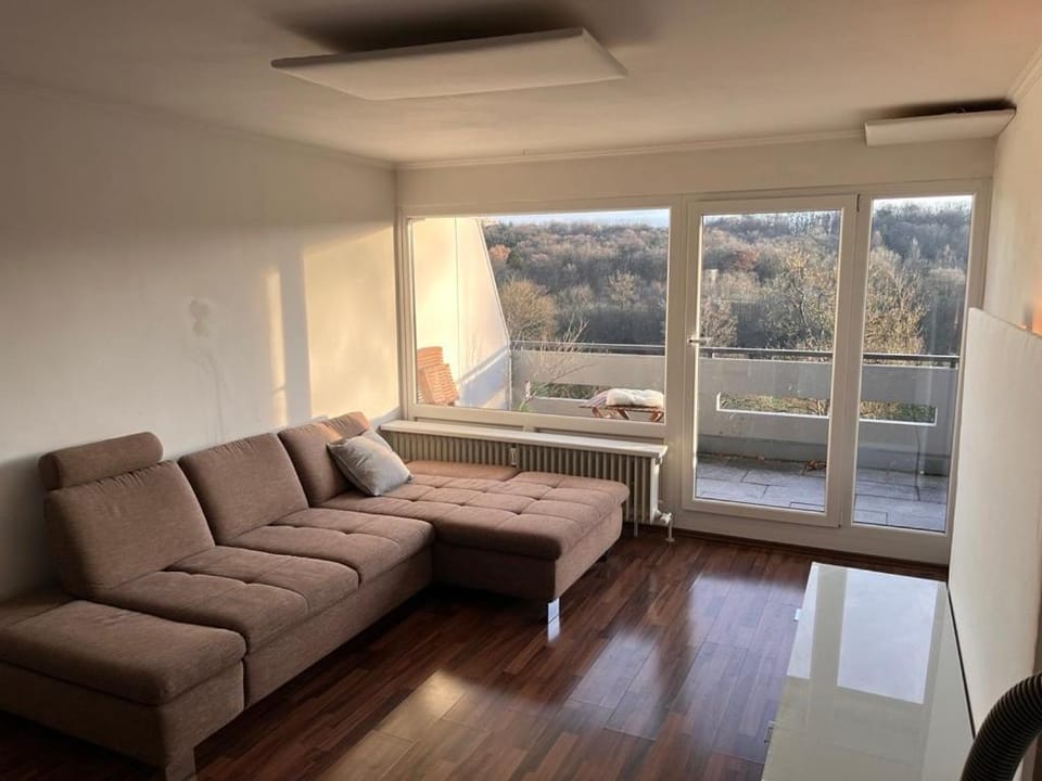 Lichtdurchflutetes Penthouse mit Süd- & Westbalkon in Stuttgart-Degerloch Apartment in Stuttgart
