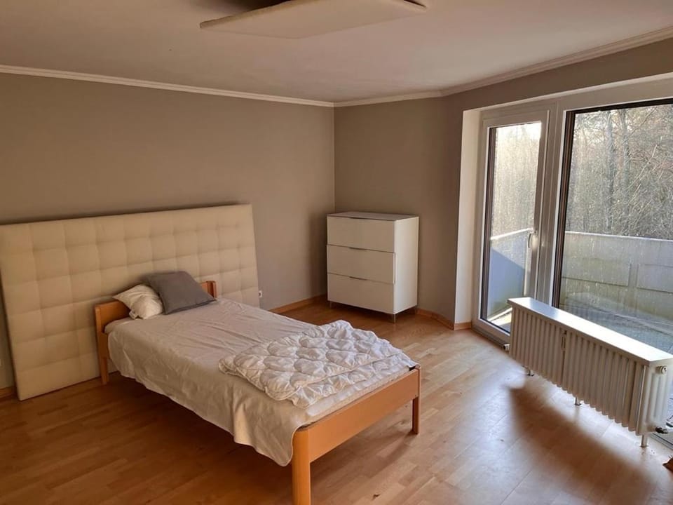 Lichtdurchflutetes Penthouse mit Süd- & Westbalkon in Stuttgart-Degerloch Apartment in Stuttgart