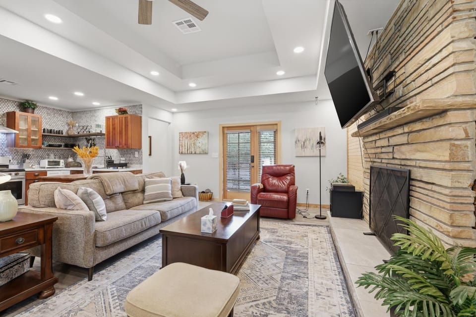 Modern Farmhouse 3BR Tulsa Oasis home House in Tulsa