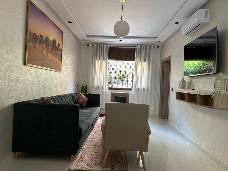 TV and multimedia, Living room, Seating area, air conditioner