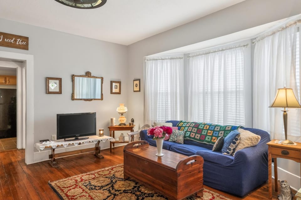 Walk to Parks & Dining: Bonner Springs Home House in Shawnee