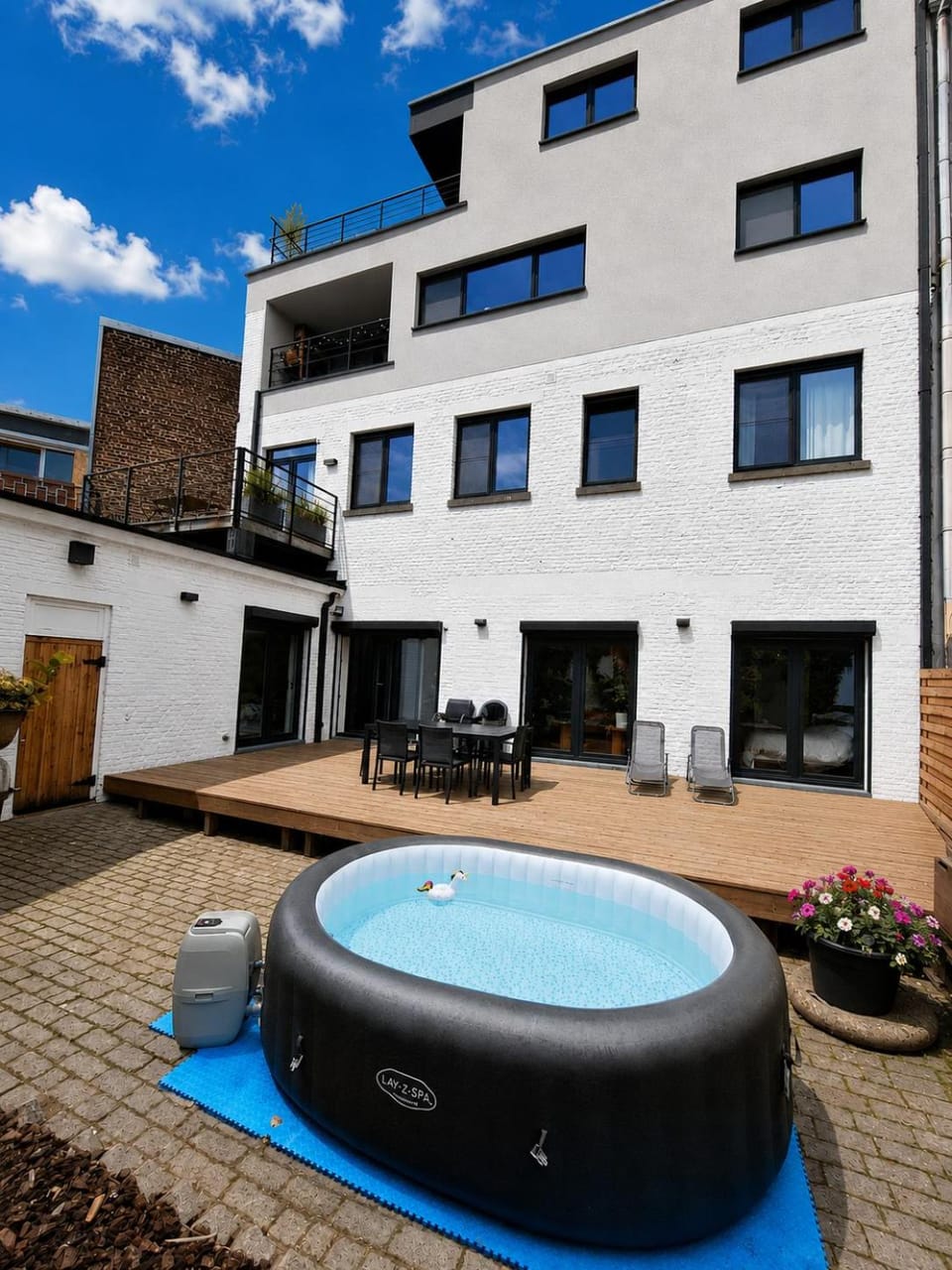 Property building, Patio, Patio, Hot Tub, Spa and wellness centre/facilities, sunbed