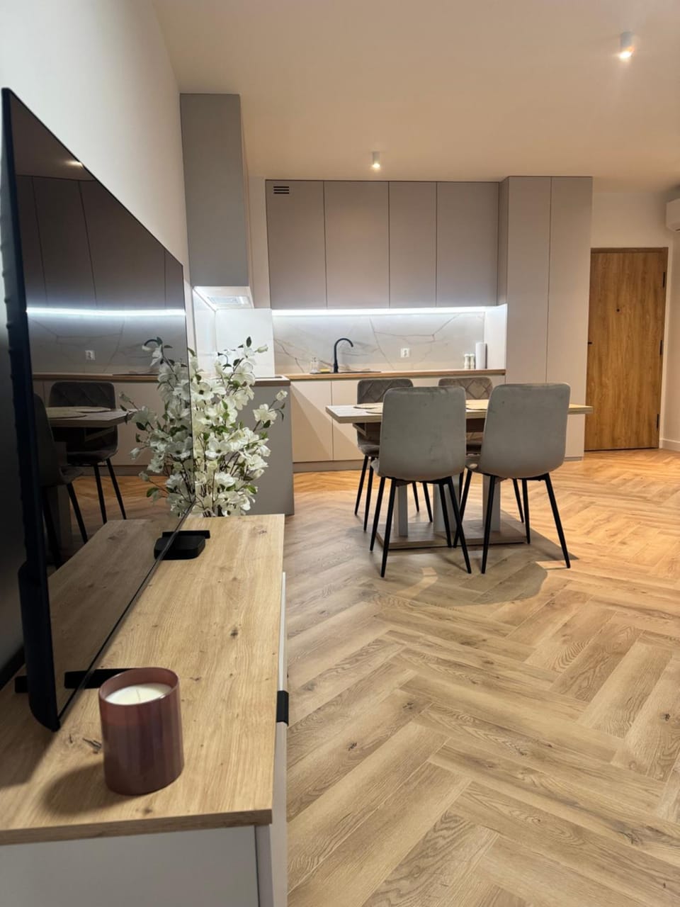 Kitchen or kitchenette, Living room, Dining area