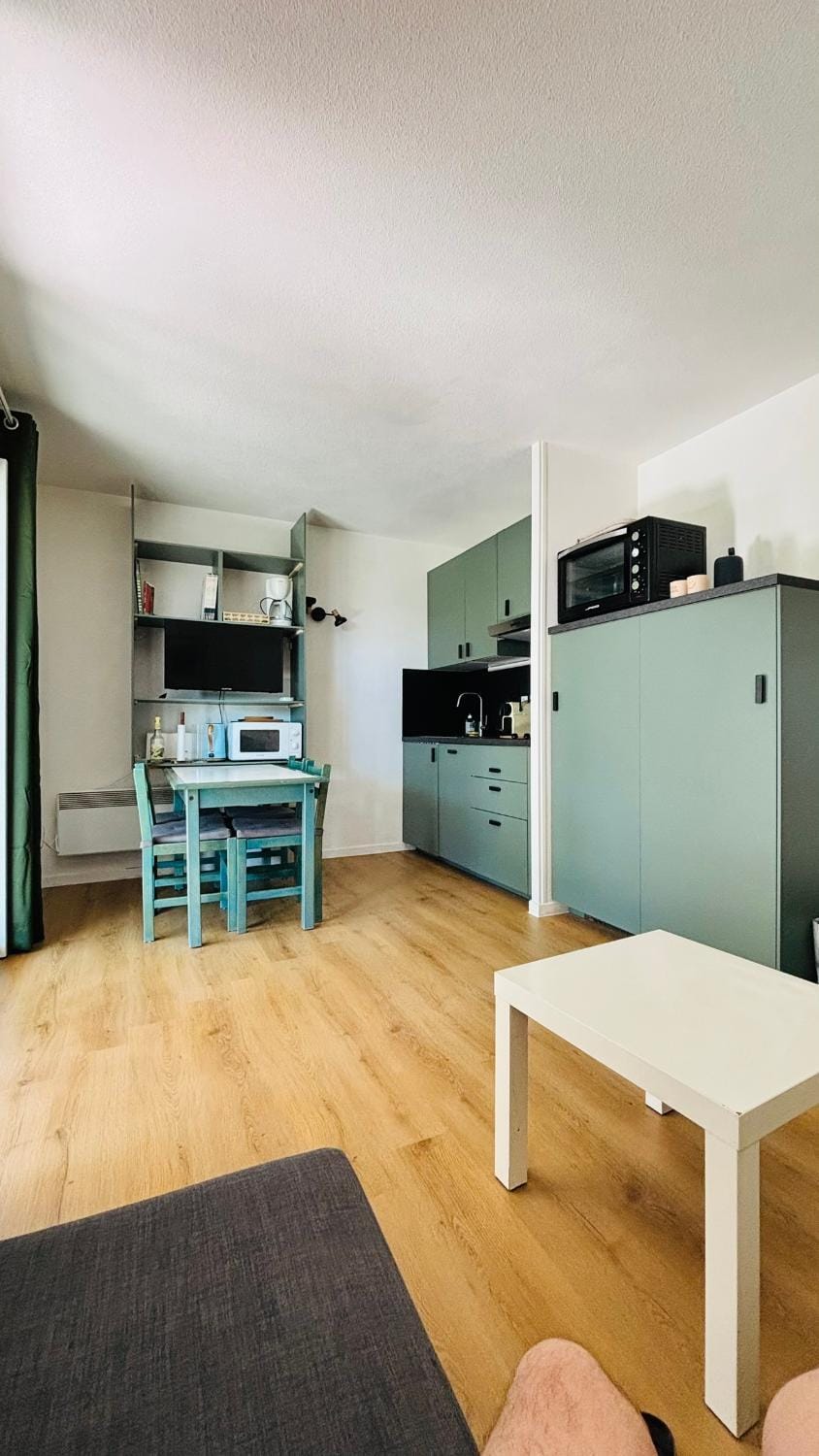 Charmant studio au centre de Guethary, piscine, parking Apartment in Bidart