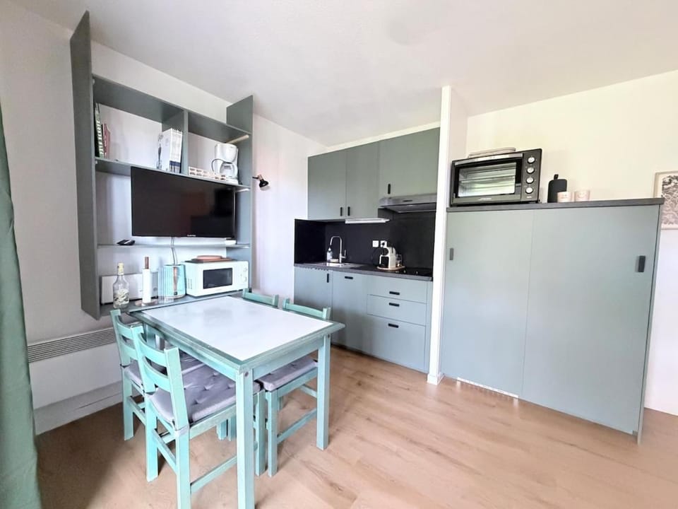 Charmant studio au centre de Guethary, piscine, parking Apartment in Bidart