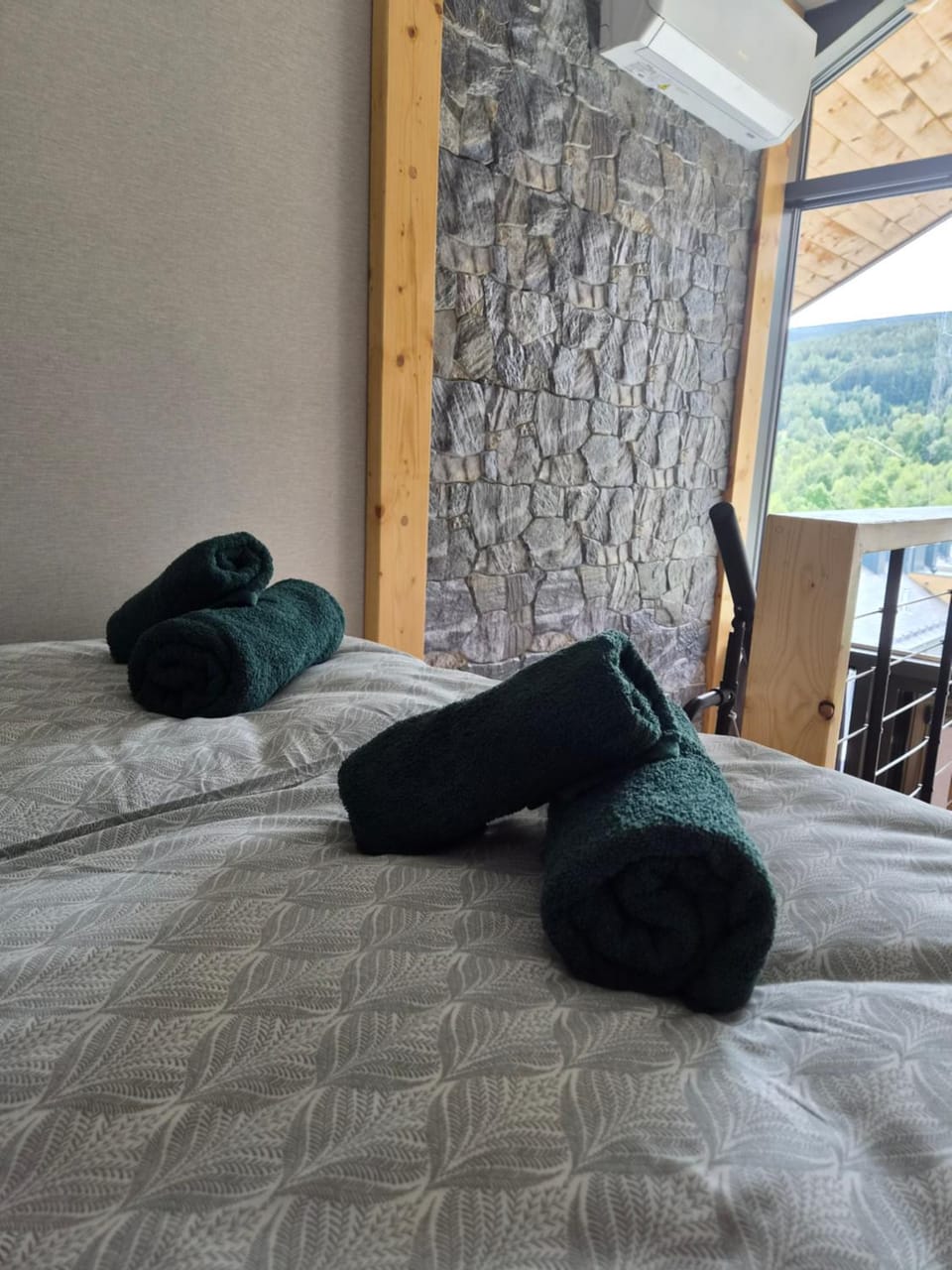 Bed, Bedroom, towels