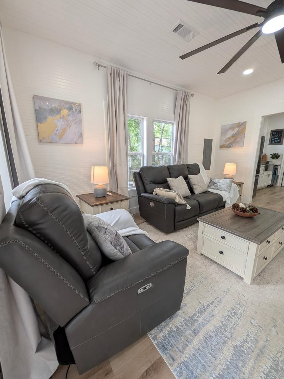 Living room, Seating area