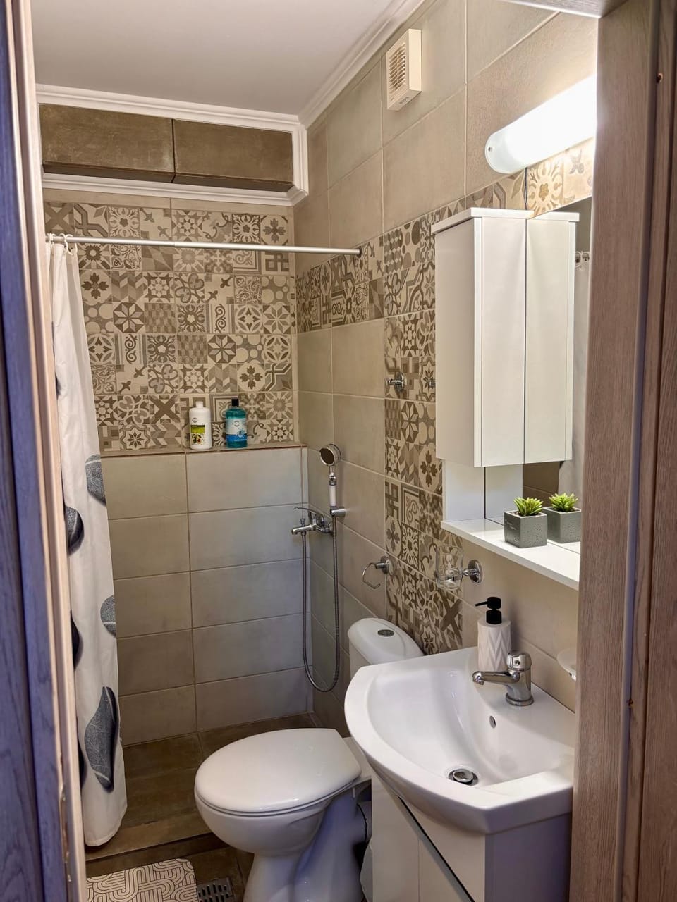 Shower, Toilet, Bathroom