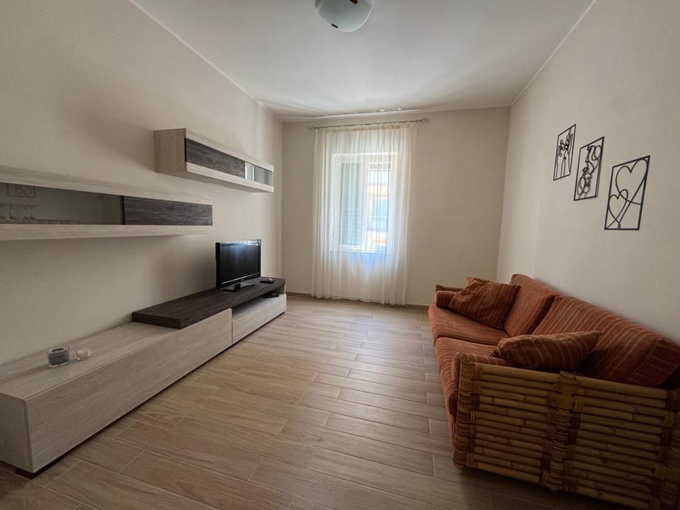 Communal lounge/ TV room, TV and multimedia, Living room, Evening entertainment
