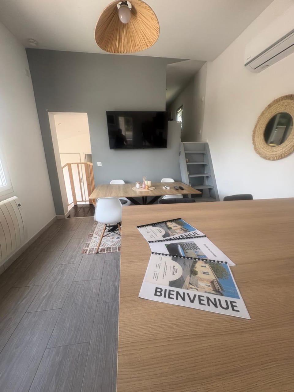 Communal lounge/ TV room, TV and multimedia, Dining area