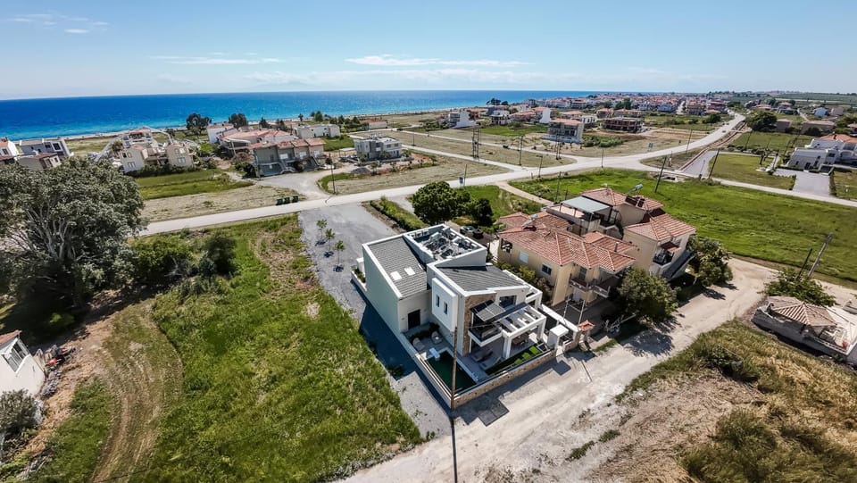 Bird's eye view, Beach, Sea view, Location