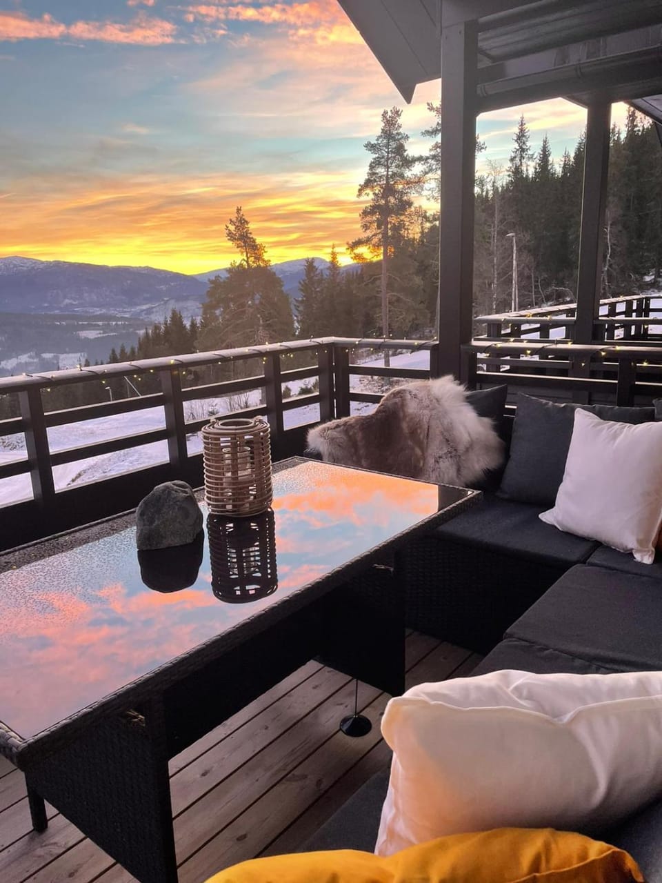 Luxury Lake & Mountain View Apartment - Balcony Apartment in Vestland