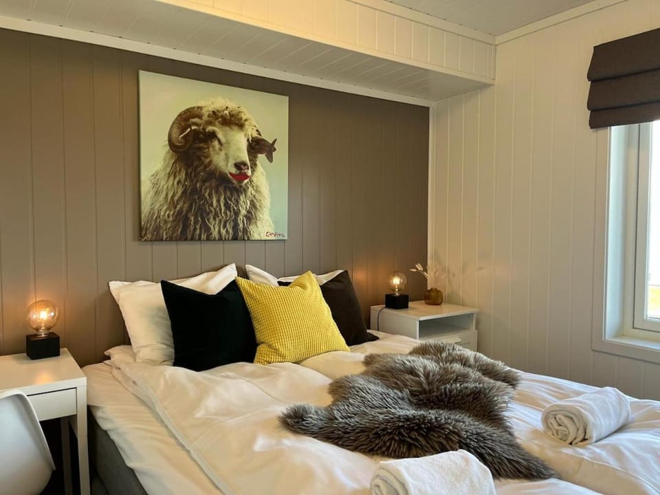 Luxury Lake & Mountain View Apartment - Balcony Apartment in Vestland
